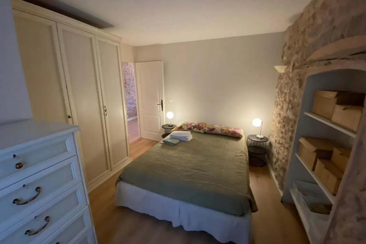 C054-Bel Appartement Lumineux Au Coeur Du Suquet Cannes Francia